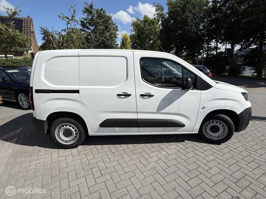  https://morgenlease.images.ilsa.cloud/825b0c2e-0ab6-4cd8-a7ef-0488be9a71e2.webp