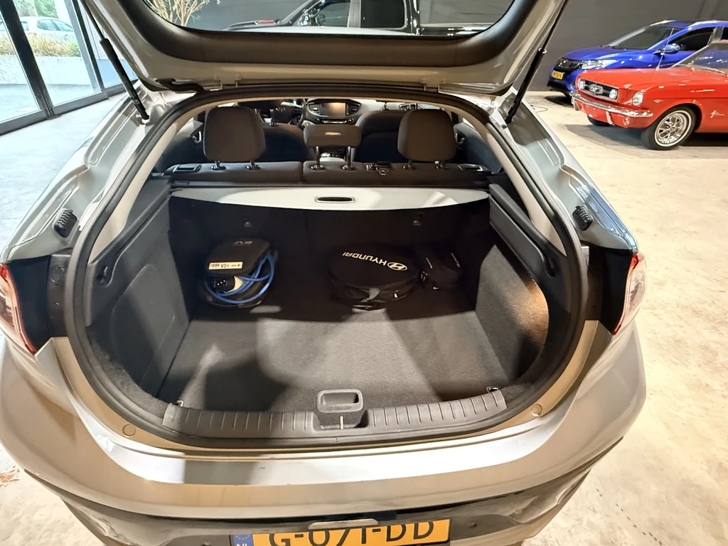  https://morgenlease.images.ilsa.cloud/bb87ce34-032a-46ce-a1d0-a64f4dedc670.webp