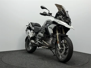 https://morgenlease.images.ilsa.cloud/c8615c38-c567-4f2e-a4f9-88ebbca91861.webp