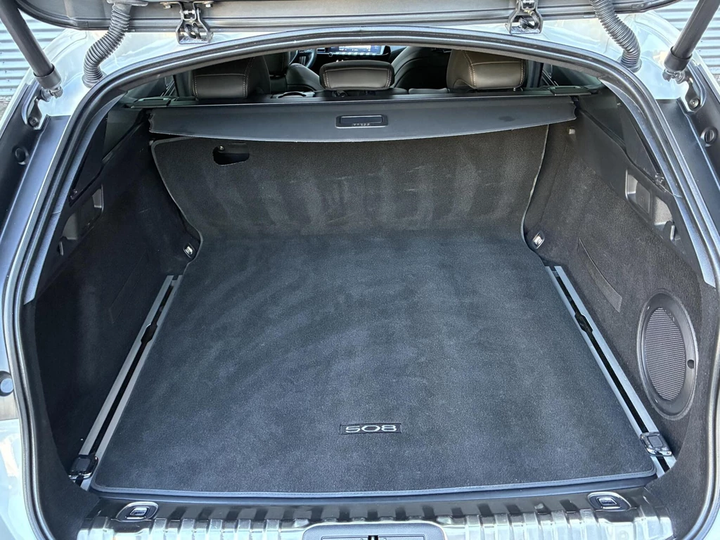 https://morgenlease.images.ilsa.cloud/c8b90a04-ba3b-42aa-ab62-ef323a312985.webp