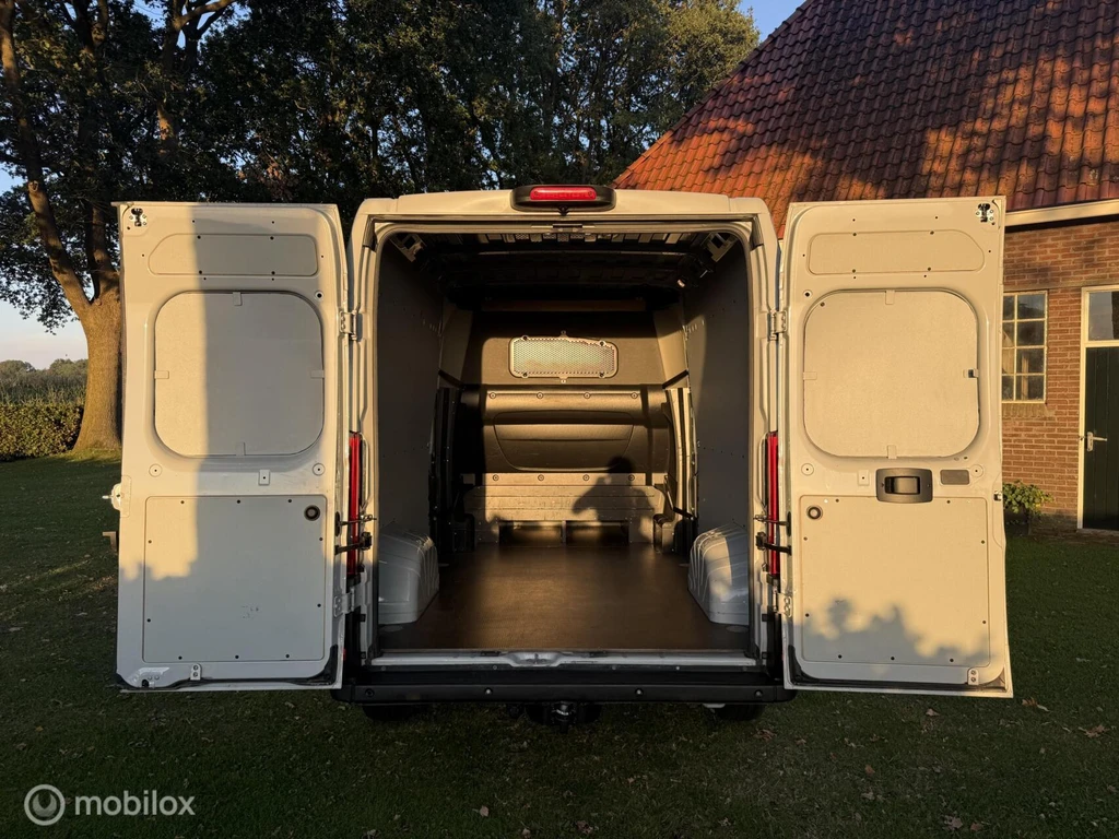  https://morgenlease.images.ilsa.cloud/ef5e54ea-a34c-43d3-bb83-365f928d8107.webp