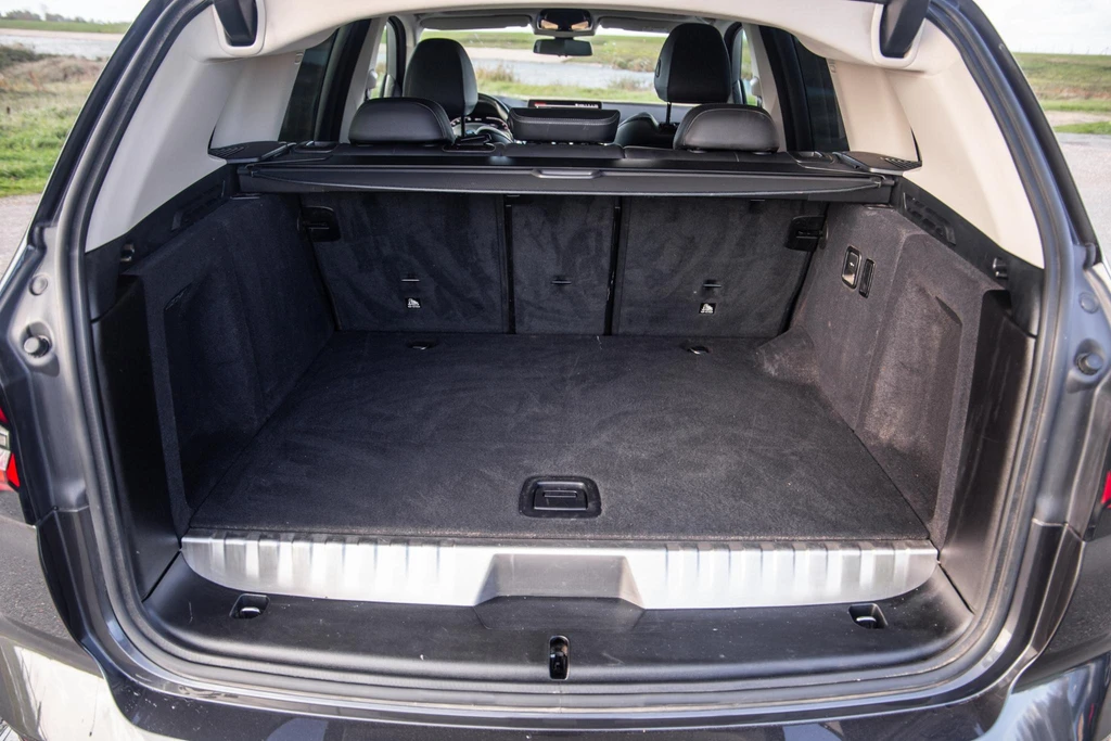  https://morgenlease.images.ilsa.cloud/f5f5df5b-909b-4041-8f45-4eab174d3c34.webp